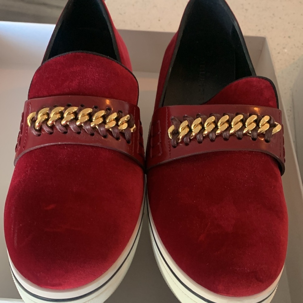 Stella Mc Cartney velvet raspberry' red velvet wedge with gold chain size 39 - Picture 12 of 16